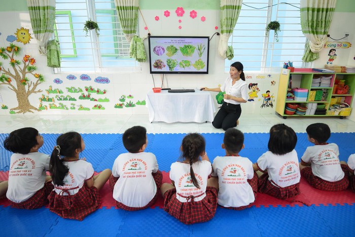 Hình ảnh giáo dục về dinh dưỡng tại một trường mầm non tại Quảng Nam – 1 trong 10 tỉnh, thành phố thực hiện Mô hình điểm Bữa ăn học đường đảm bảo dinh dưỡng hợp lý kết hợp tăng cường hoạt động thể lực năm học 2020-2021.
