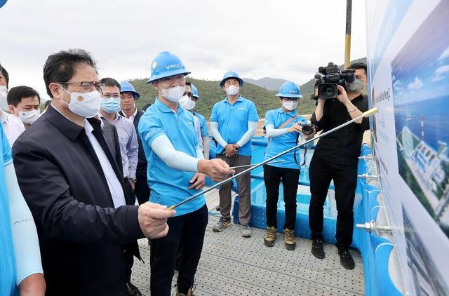 Thủ tướng yêu cầu trong giai đoạn tiếp theo của dự án Nhà máy Nhiệt điện BOT Vân Phong 1, cần áp dụng công nghệ tiên tiến nhất, bền bững nhất, giảm phát thải carbon... Ảnh: VGP