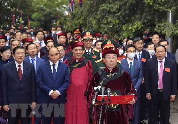 Chủ tịch nước Nguyễn Xuân Phúc cùng Lãnh đạo Đảng, Nhà nước dự lễ dâng hương tại đền Thượng trong Khu Di tích lịch sử Quốc gia đặc biệt Đền Hùng (tỉnh Phú Thọ). (Ảnh: Thống Nhất/TTXVN)