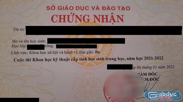 Một sản phẩm khoa học kĩ thuật đạt giải Ba cấp tỉnh được rao bán. (Ảnh: Cao Nguyên)