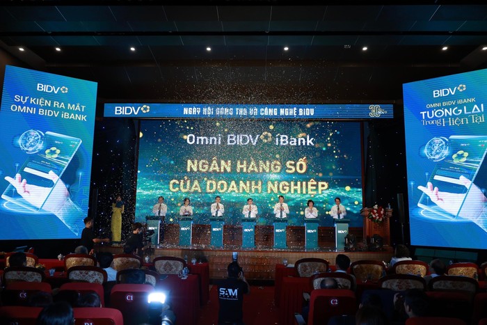 Đại diện Ban Lãnh đạo BIDV tại Sự kiện ra mắt Omni BIDV iBank