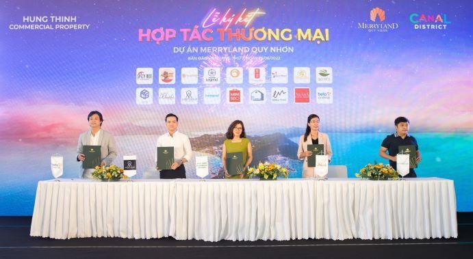 Nghi thức ký kết giữa Hung Thinh Commercial Property và các công ty nhóm ngành Dịch vụ, vui chơi giải trí