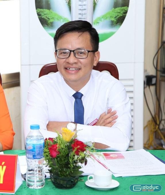 Thầy Vũ Văn Hà, giáo viên Trường Trung học phổ thông Phú Xuyên A (huyện Phú Xuyên, Hà Nội). (Ảnh: Ngọc Mai).