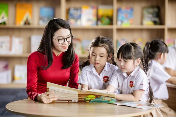 iSchool là nơi làm việc của gần 1.000 cán bộ nhân viên tận tâm và trách nhiệm