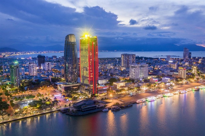 Thu hút người tài, người giàu và các “đại bàng” đến đầu tư là cách để Đà Nẵng sớm trở thành Singapore thứ hai của châu Á.