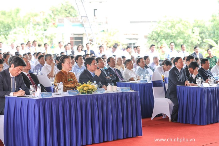 Thủ tướng Phạm Minh Chính và các đại biểu dự lễ khánh thành - Ảnh: VGP/Nhật Bắc