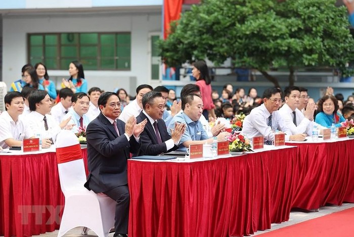 Thủ tướng Phạm Minh Chính dự Lễ khai giảng tại Trường Tiểu học Đoàn Thị Điểm. (Ảnh: Dương Giang/TTXVN)