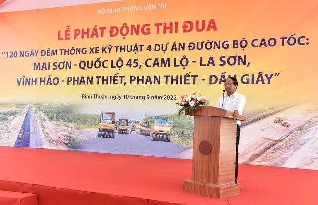 Phó Thủ tướng tin tưởng sau lễ phát động, sẽ tạo không khí thi công mới trên công trường - Ảnh VGP/Đức Tuân