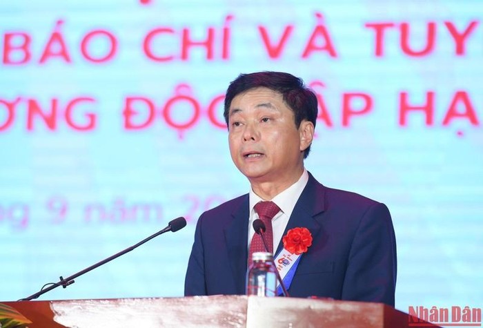 Phó giáo sư, Tiến sĩ Phạm Minh Sơn, Giám đốc Học viện Báo chí và Tuyên truyền phát biểu tại Lễ kỷ niệm