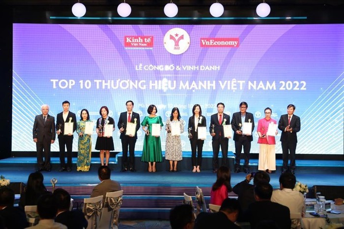 Đại diện 10 Thương hiệu mạnh Việt Nam được vinh danh tại chương trình