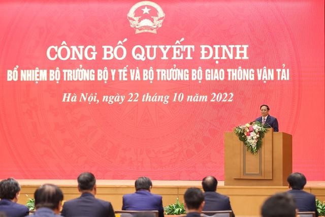 Thủ tướng Phạm Minh Chính dự lễ công bố và trao Quyết định của Chủ tịch nước bổ nhiệm Bộ trưởng Bộ Y tế, Bộ trưởng Bộ Giao thông vận tải. Ảnh: VGP/Nhật Bắc