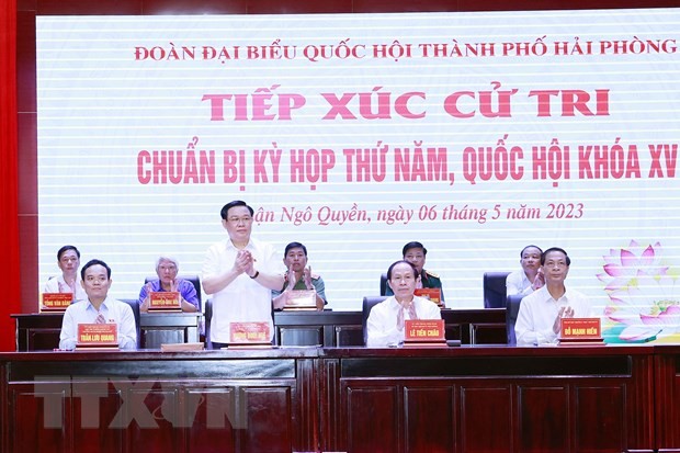 Chủ tịch Quốc hội Vương Đình Huệ tiếp xúc cử tri thành phố Hải Phòng. (Ảnh: Doãn Tấn/TTXVN)