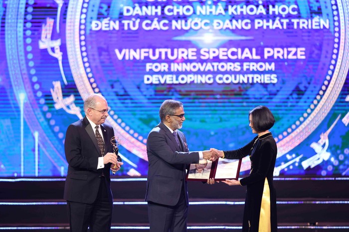 Phát minh của Giáo sư Pradeep đã vượt qua gần 1.000 đề cử đến từ 71 quốc gia để được trao Giải Đặc biệt tại VinFuture 2022 - Ảnh: Quỹ VinFuture.