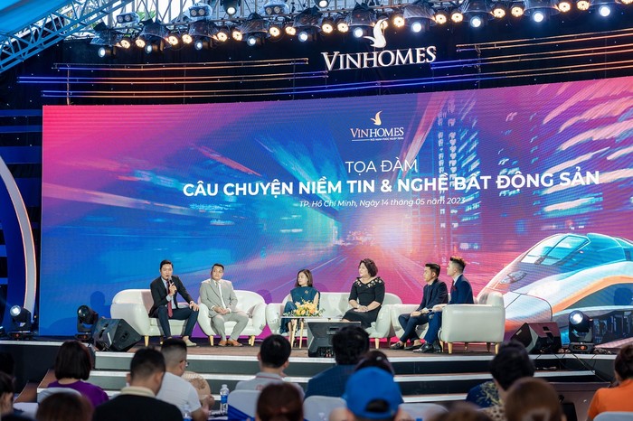 Đại hội tuyển dụng Vinhomes 2023 với nhiều chương trình tọa đàm giúp cho các bạn trẻ chuẩn bị hành trang cần thiết khi trở thành môi giới bất động sản.