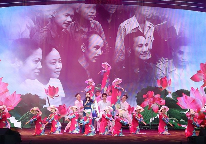 Chương trình nghệ thuật đặc biệt kỷ niệm 60 năm Bác Hồ về thăm tỉnh Nam Định.