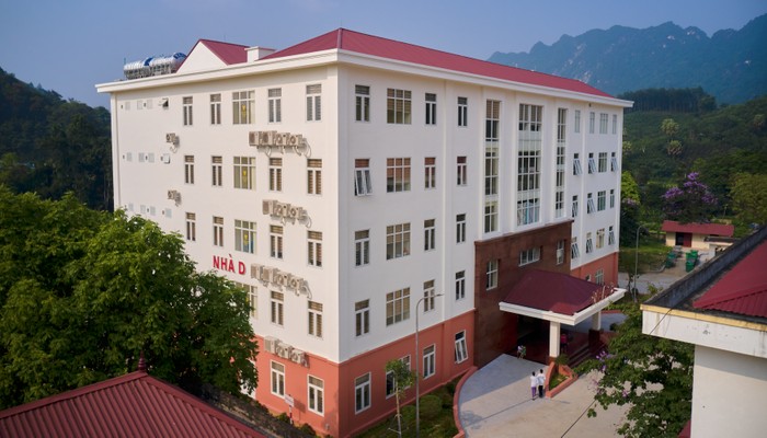 Nhà khám chữa bệnh - Bệnh viện Đa khoa huyện Định Hóa
