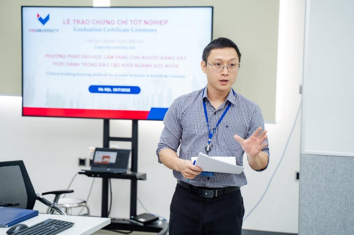 Tiến sĩ Nguyễn Hoàng Long với nhiều bài giảng tâm huyết dành cho ngành điều dưỡng