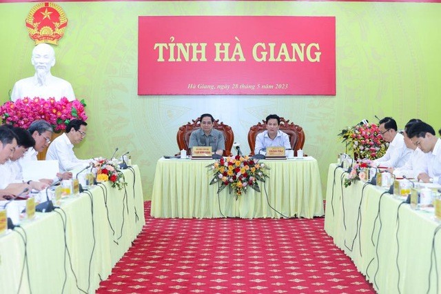 Thủ tướng Phạm Minh Chính và đoàn công tác làm việc với Ban Thường vụ Tỉnh ủy Hà Giang - Ảnh: VGP/Nhật Bắc