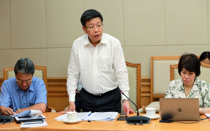 Phó Chủ tịch Uỷ ban nhân dân Thành phố Hà Nội Dương Đức Tuấn báo cáo một số nội dung trong nhiệm vụ điều chỉnh Quy hoạch chung Thủ đô Hà Nội đến năm 2045, tầm nhìn đến năm 2065. Ảnh: VGP/Minh Khôi