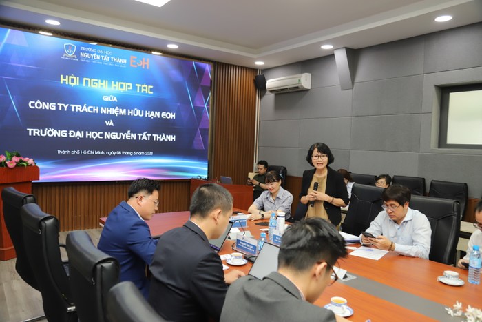 Phó Giáo sư, Tiến sĩ Trần Thị Hồng - Phó hiệu trưởng nhấn mạnh, Trường Đại học Nguyễn Tất Thành luôn dành sự quan tâm đặc biệt cho công tác liên kết doanh nghiệp, chính vì thế mạng lưới doanh nghiệp thành viên đã lên đến con số 2000