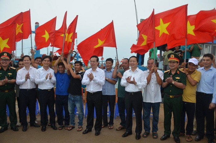 Chủ tịch nước Võ Văn Thưởng tới thăm quân và nhân dân tại đảo Phú Quý (Bình Thuận). Ảnh trên Nhandan.vn