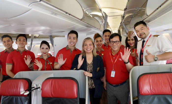 Tổng giám đốc Vietjet Đinh Việt Phương cùng phi hành đoàn Vietjet thực hiện chuyến bay đầu tiên từ Thành phố Hồ Chí Minh đi Brisbane