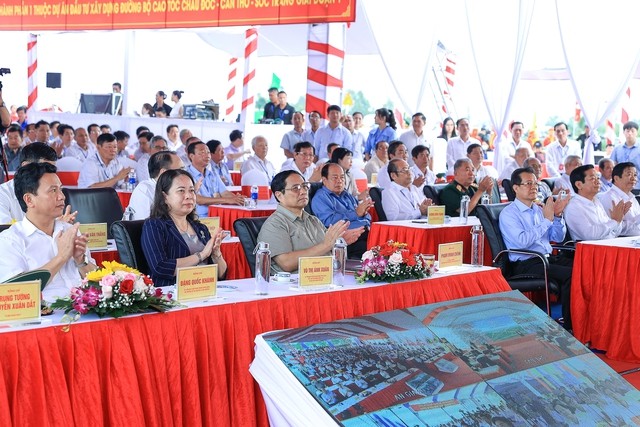 Thủ tướng Phạm Minh Chính, Phó Chủ tịch nước Võ Thị Ánh Xuân và lãnh đạo các bộ, ngành, địa phương tại buổi lễ. Ảnh: VGP/Nhật Bắc