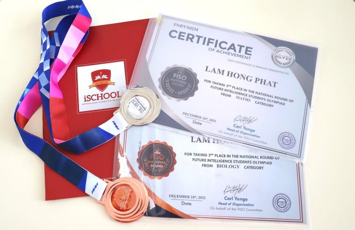 Phát được mệnh danh là cậu học trò với “duyên” giải thưởng của iSchool Long Xuyên