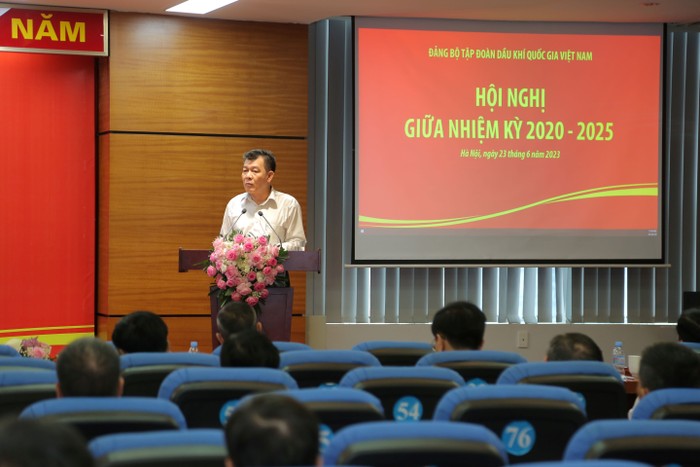 Đồng chí Nguyễn Đức Phong – Phó Bí thư thường trực Đảng ủy Khối Doanh nghiệp Trung ương phát biểu chỉ đạo tại Hội nghị