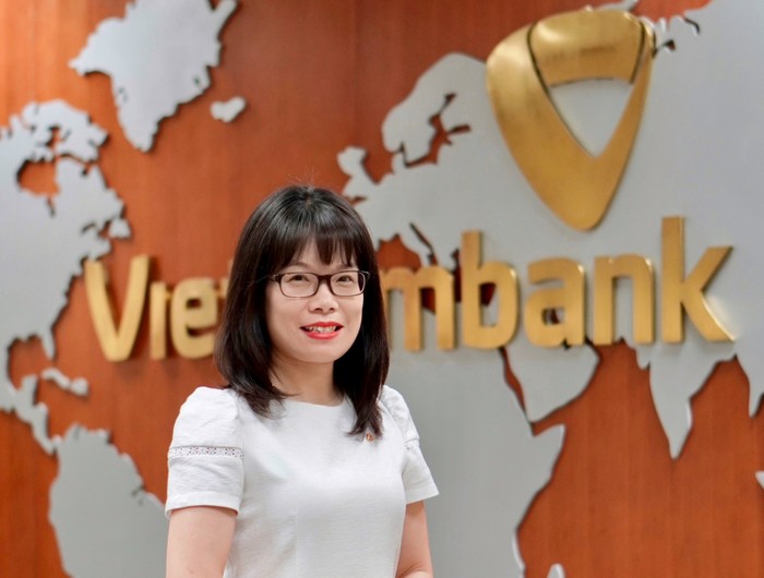 Bà Đoàn Hồng Nhung - Phó Giám đốc Khối bán lẻ Vietcombank