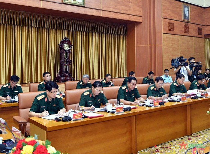 Các đồng chí lãnh đạo Bộ Quốc phòng và lãnh đạo, chỉ huy các đơn vị thuộc Bộ Quốc phòng dự hội nghị.