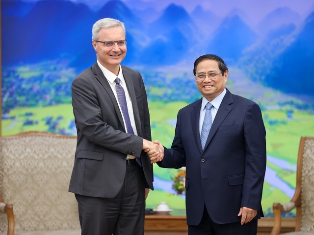 Thủ tướng Phạm Minh Chính tiếp Đại sứ Cộng hòa Pháp Nicolas Warnery kết thúc nhiệm kỳ công tác tại Việt Nam. Ảnh: VGP/Nhật Bắc