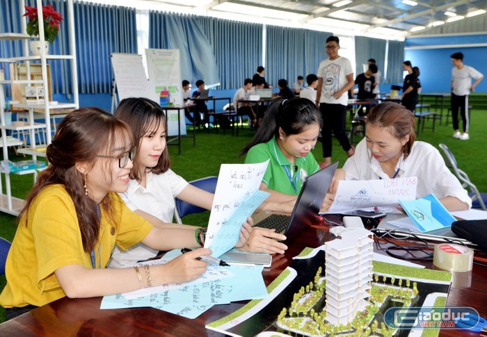 Ngày 6/7/2023, Hội đồng Tuyển sinh Trường Đại học Thủ Dầu Một đã công bố điểm chuẩn trúng tuyển của 34 ngành theo phương thức xét tuyển sớm.