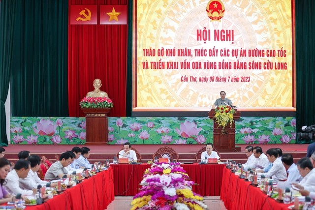 Thủ tướng Phạm Minh Chính chủ trì hội nghị về tháo gỡ khó khăn, thúc đẩy các dự án cao tốc và triển khai các dự án ODA vùng Đồng bằng sông Cửu Long. Ảnh: VGP/Nhật Bắc