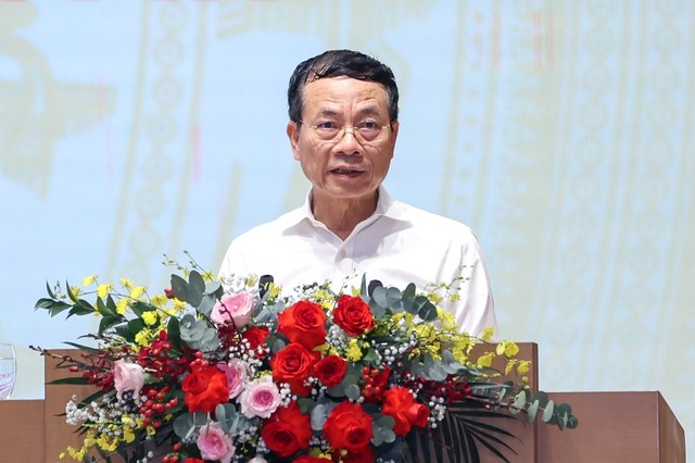 Bộ trưởng Bộ Thông tin và Truyền thông Nguyễn Mạnh Hùng phát biểu tại Hội nghị. Ảnh: VGP/Nhật Bắc