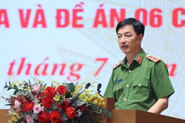 Trung tướng Nguyễn Duy Ngọc, Thứ trưởng Bộ Công an báo cáo tại hội nghị. Ảnh: VGP/Nhật Bắc