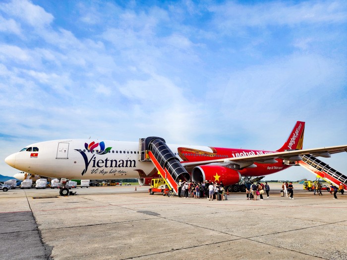 Tàu bay A330 với biểu tượng Du lịch Việt Nam