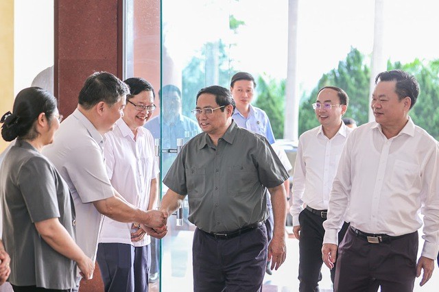 Thủ tướng Phạm Minh Chính làm việc với Ban Thường vụ Tỉnh ủy Bắc Kạn sáng 16/7. Ảnh: VGP/Nhật Bắc