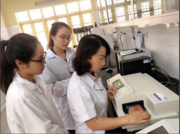 Giảng viên và sinh viên Trường Đại học Khoa học tự nhiên, Đại học Quốc gia Hà Nội. Ảnh: Nhà trường cung cấp