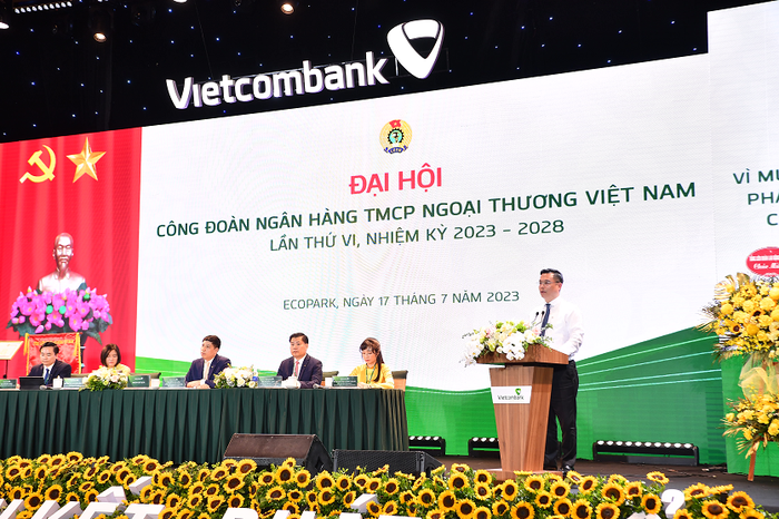 Đồng chí Nguyễn Thanh Tùng - Phó Bí thư Đảng ủy, Thành viên Hội đồng quản trị, Tổng Giám đốc Vietcombank phát biểu tại Đại hội Công đoàn Vietcombank lần thứ VI, nhiệm kỳ 2023 - 2028.