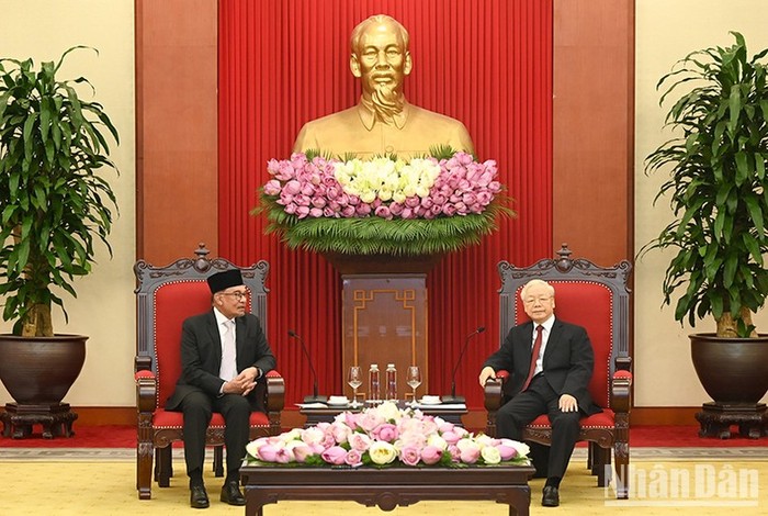 Tổng Bí thư Nguyễn Phú Trọng và Thủ tướng Liên bang Malaysia Anwar Ibrahim. (Ảnh: Duy Linh)