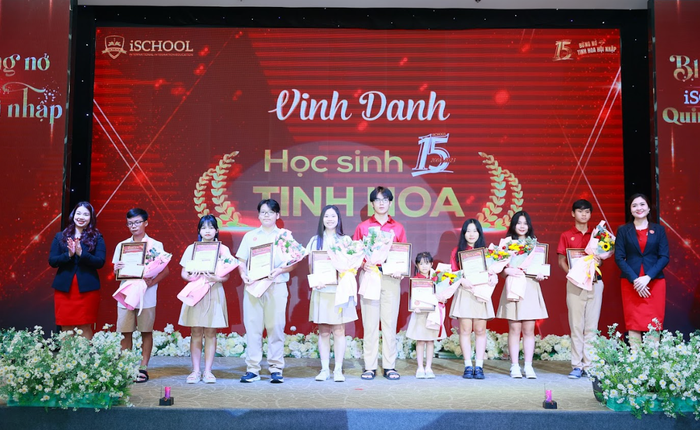 Chương trình vinh danh các tập thể, cá nhân và học sinh tiêu biểu của hệ thống. Ảnh: iSchool Vietnam