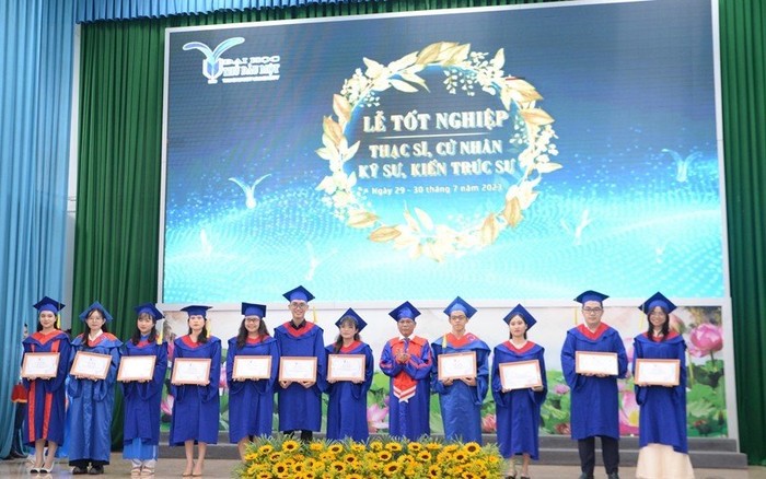 Năm 2023, trường có 77 thạc sĩ, 1.521 kỹ sư, kiến trúc sư, cử nhân được xét tốt nghiệp.