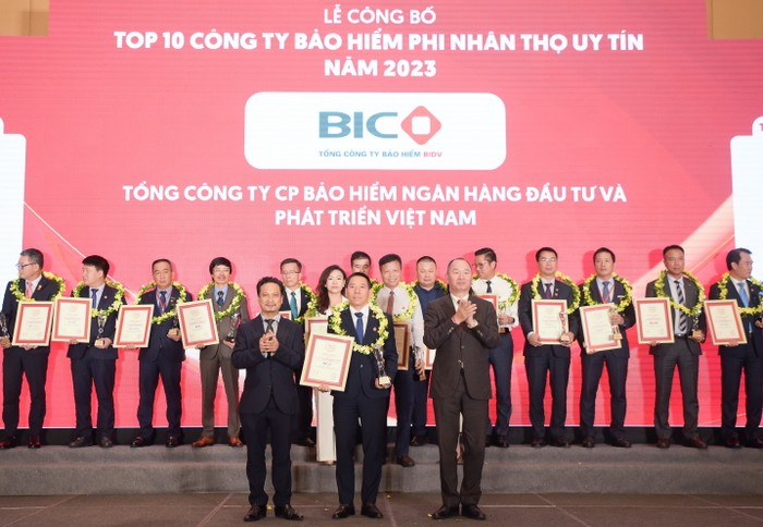 BIC nhận giải thưởng Top 10 công ty bảo hiểm phi nhân thọ uy tín 2023.