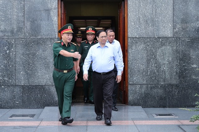 Thủ tướng Phạm Minh Chính kiểm tra công tác tu bổ định kỳ công trình Lăng Chủ tịch Hồ Chí Minh. Ảnh: VGP/Nhật Bắc