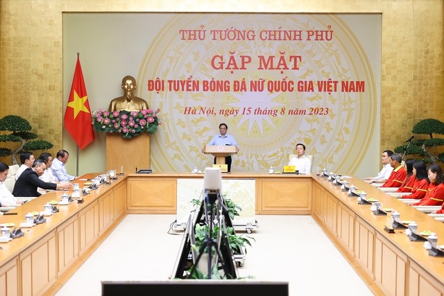 Thủ tướng Phạm Minh Chính biểu dương Đội tuyển Bóng đá nữ quốc gia Việt Nam. Ảnh: VGP/Nhật Bắc