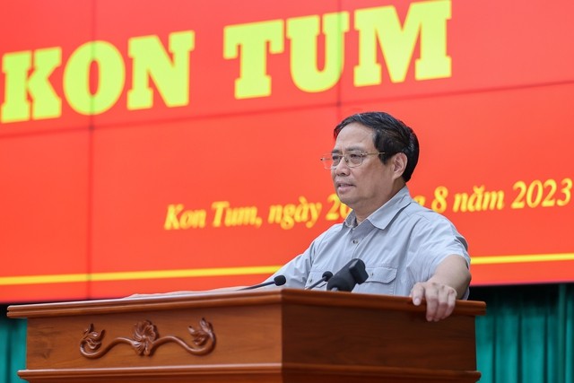 Thủ tướng Phạm Minh Chính phát biểu kết luận buổi làm việc với Ban Thường vụ Tỉnh ủy Kon Tum sáng 20/8. Ảnh: VGP/Nhật Bắc