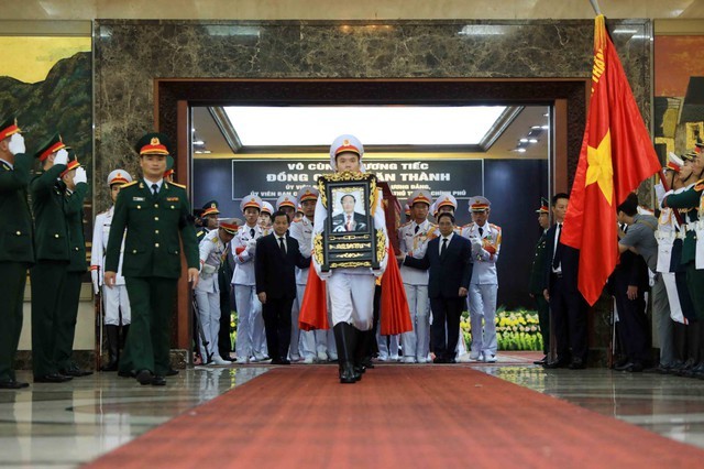 Đồng chí Lê Văn Thành luôn là tấm gương sáng về bản lĩnh chính trị, tinh thần tiên phong đổi mới, dám nghĩ, dám làm, dám chịu trách nhiệm, tận tụy phụng sự Tổ quốc, phục vụ Nhân dân. Ảnh VGP