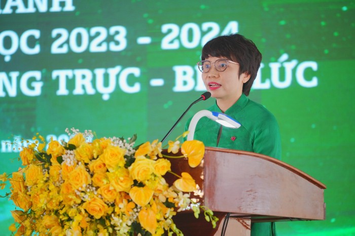 Bà Phạm Thị Nhung - Phó Tổng Giám đốc kiêm Giám đốc Trung tâm Quản lý đối tác (PMC) VPBank phát biểu tại buổi lễ khánh thành trường.