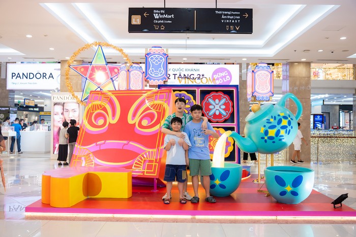 Vincom Mega Mall Thảo Điền gây ấn tượng cho các gia đình với mâm cỗ trông trăng khổng lồ